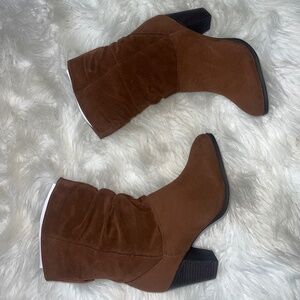 Cowgirl Boots Women’s size 9.5 brown heel boots